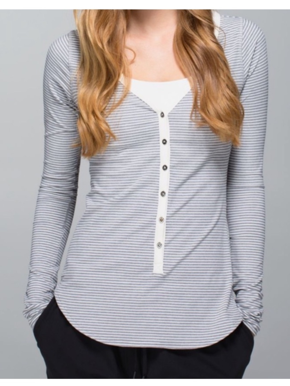 Lululemon Awesoma Henley Grey Button Lounge Condition 8 MED Long Sleeve V Neck